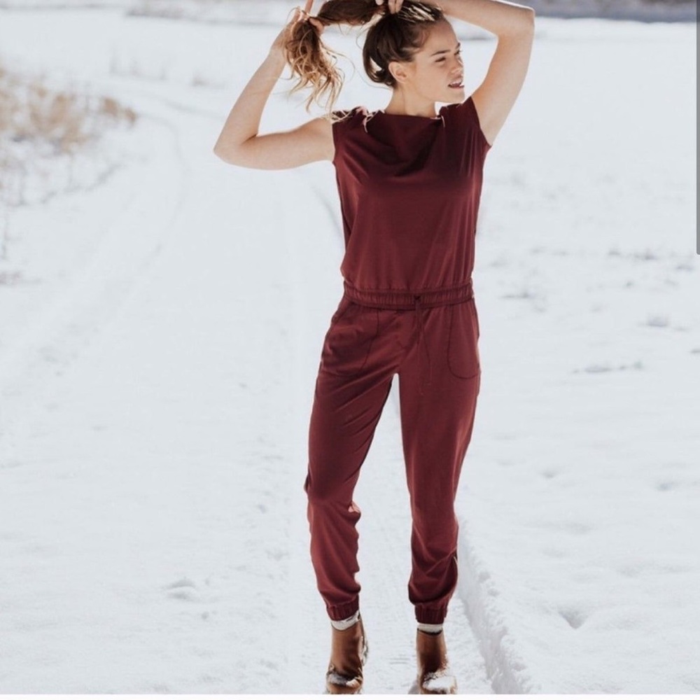 Albion Womens Maroon Cap Sleeve Jogger Jumpsuit - Size Medium, Crop Leg